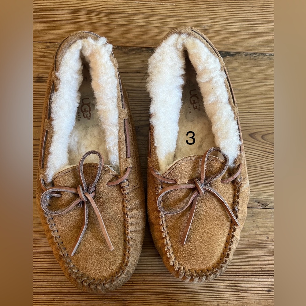 Ugg youth sz 3 slippers dakota brown